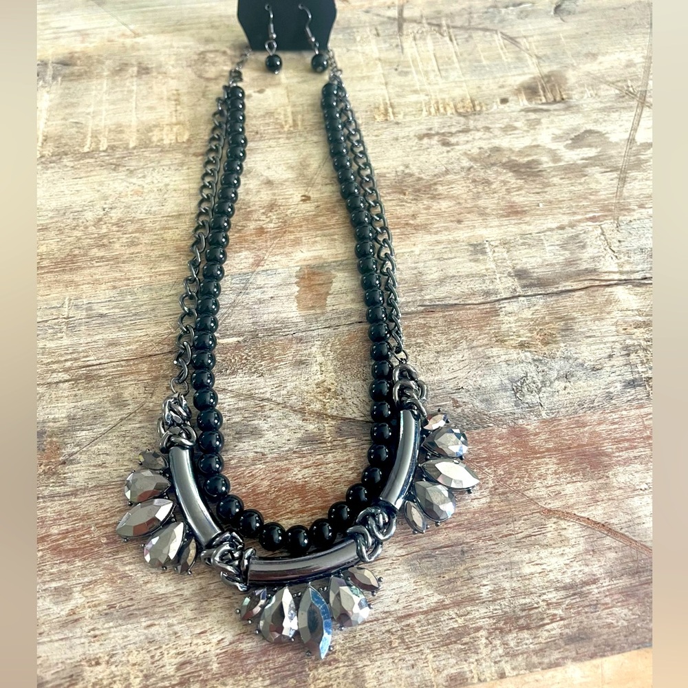 Necklace and earring set